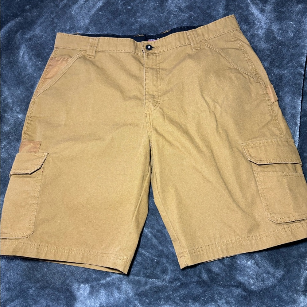 Men's Tan Cargo Shorts